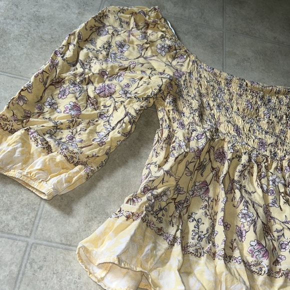 Off-Shoulder Top - Picture 2 of 4